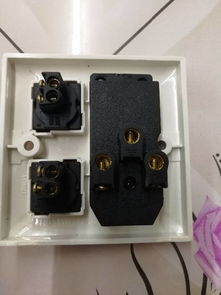 两个开关两个插座的墙壁开关接线指南